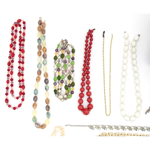 602 - A quantity of assorted costume jewellery to include a three strand bead necklace, a necklace with fa... 