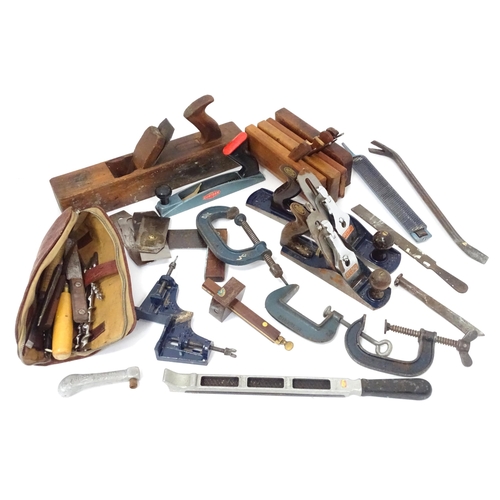 640 - Workshop Tools : a quantity of mid to late 20thC carpentry / woodworking tools to include chisels, p... 