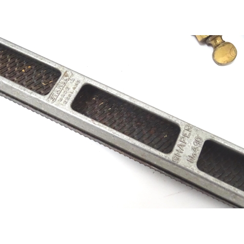 640 - Workshop Tools : a quantity of mid to late 20thC carpentry / woodworking tools to include chisels, p... 