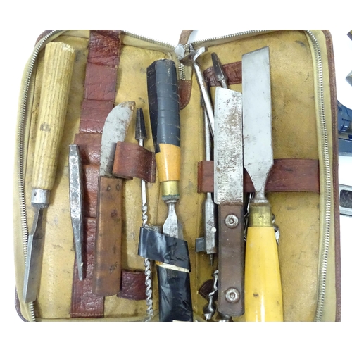 640 - Workshop Tools : a quantity of mid to late 20thC carpentry / woodworking tools to include chisels, p... 