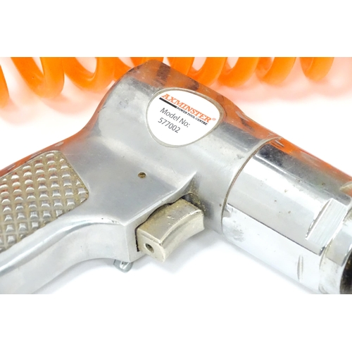652 - Workshop Tools : An Axminster 577002 pneumatic drill, together with an SiP Airmate 24ltr air receive... 