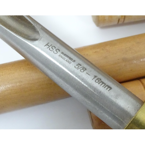 661 - Workshop Tools : a Perform six-piece carpentry chisel set, togther with eight loose examples by Haml... 