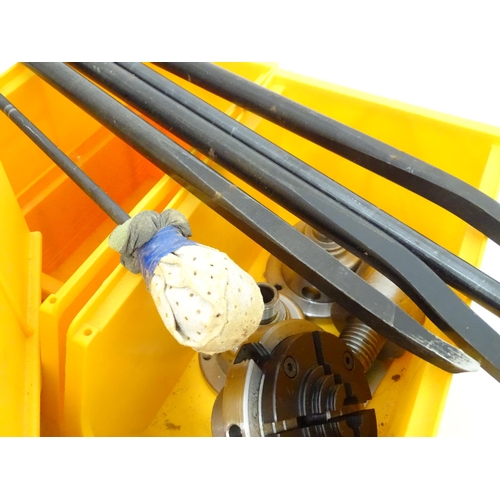 672 - Workshop Tools : a quantity of assorted carpentry / woodworking tools with manuals, to include Axmin... 