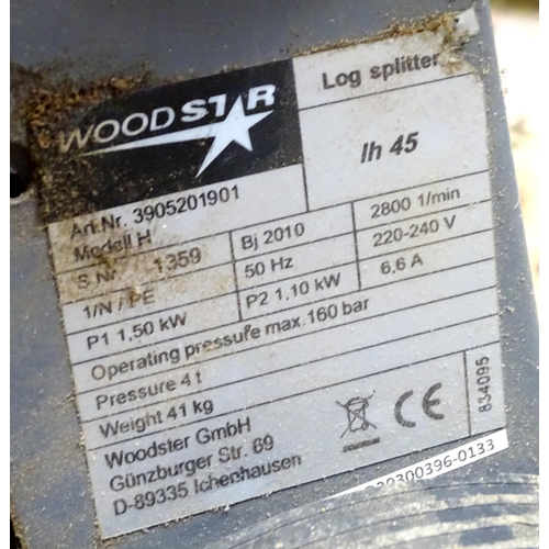 677 - Workshop Tools : a Woodstar lh45 pneumatic log splitting press, on wheeled base, with manual,  appro... 