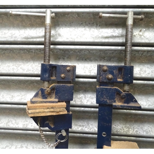 680 - Workshop Tools : A quantity of sash clamps, comprising twelve aluminium and seven steel examples. Th... 