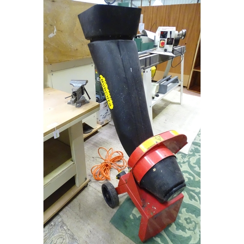 692 - Workshop / Garden Tool : A Ransomes MUNCHER portable garden shredder, approx 50 1/2