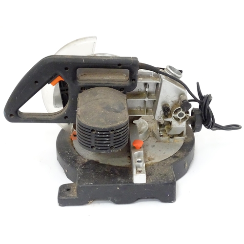 7 - Workshop Tools : a Challenge MMS5805 circular mitre saw, with spare blade, approx 18