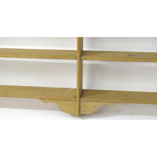837 - A Victorian pine plate rack. 86