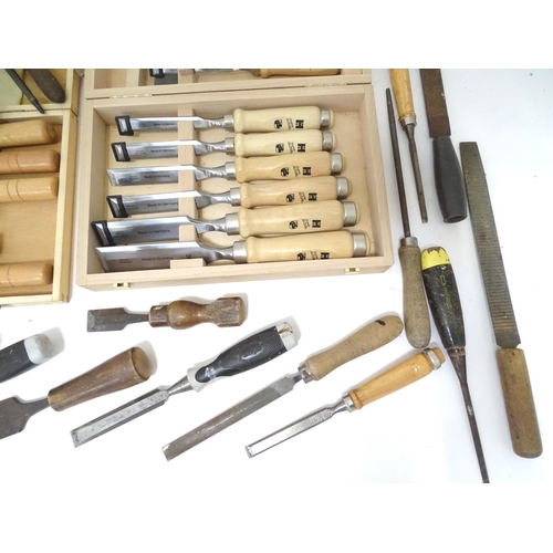 846 - Workshop Tools : a boxed set of six HMG chrome vanadium chisels, together with another chisel box an... 