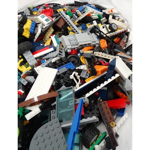 789 - Toys: A quantity of Lego to include bricks, wheels and figures etc.