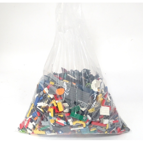 789 - Toys: A quantity of Lego to include bricks, wheels and figures etc.