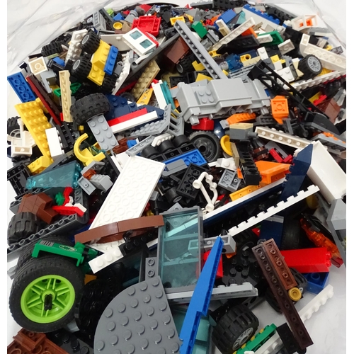 789 - Toys: A quantity of Lego to include bricks, wheels and figures etc.