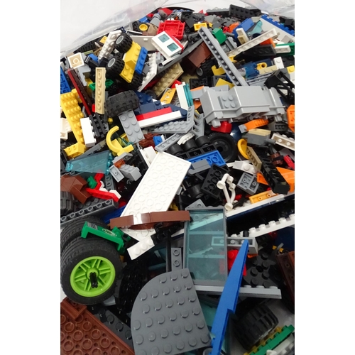 789 - Toys: A quantity of Lego to include bricks, wheels and figures etc.
