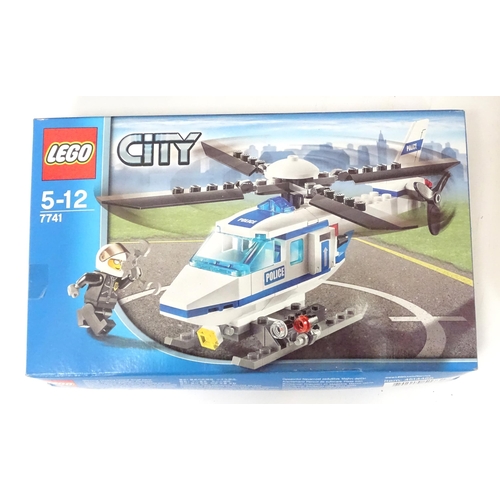 889 - Toys : a quantity of assorted Lego , boxed examples to include Minecraft, The Big Bang Threory, City... 