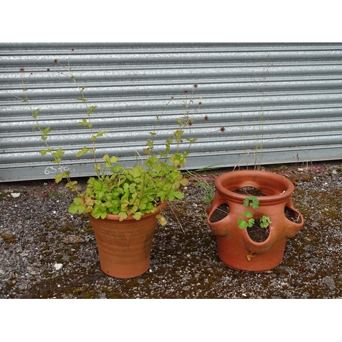 909 - Garden & Architectural : a terracotta strawberry planter, together with a terracotta planter of tape... 