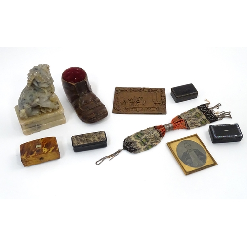 223 - Assorted miscellaneous items to include snuff boxes, treen pin cushion formed as a boot, beadwork pu... 