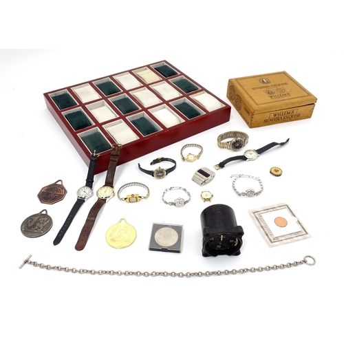 324 - A quantity of assorted items, comprising a 1953 Queen Elizabeth II coronation crown / five shillings... 