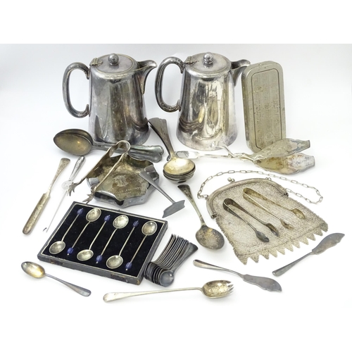 583 - A quantity of assorted silver plate items to include marrow scoop, coffee bean spoons, tongs, ashtra... 