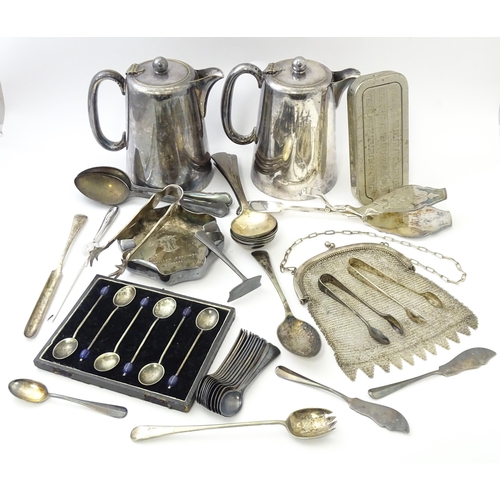 583 - A quantity of assorted silver plate items to include marrow scoop, coffee bean spoons, tongs, ashtra... 