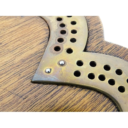 848 - Toy: A Victorian oak and brass cribbage board of heart form. Approx. 7