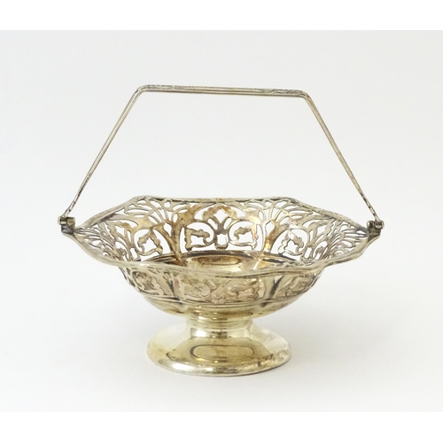 323 - A pedestal silver bon bon dish with swing handle. Hallmarked Birmingham 1912 maker S Blanckensee & S... 