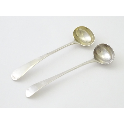 333 - A pair of Geo III silver salt spoons hallmarked London 1795, maker Peter & Ann Bateman. Approx. 4