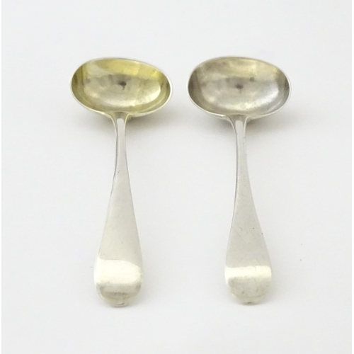 333 - A pair of Geo III silver salt spoons hallmarked London 1795, maker Peter & Ann Bateman. Approx. 4