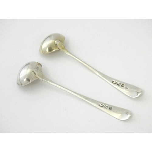 333 - A pair of Geo III silver salt spoons hallmarked London 1795, maker Peter & Ann Bateman. Approx. 4