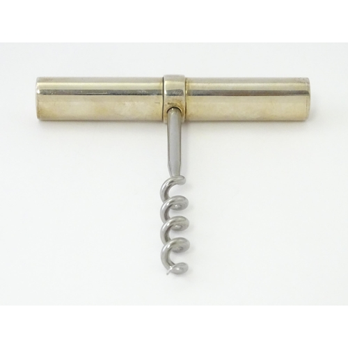 335 - A silver handled corkscrew hallmarked Sheffield 2007, maker Carrs of Sheffield. Approx. 3 3/4