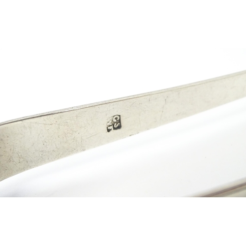 354 - Geo III silver thread pattern sugar tongs by George Smith & William Fearn. Approx. 5 1/2
