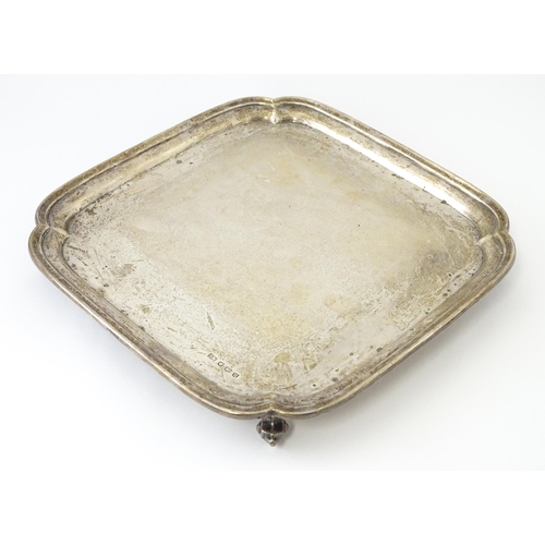 542 - An Art Deco silver tray / salver of squared form hallmarked Sheffield 1937, maker Viner's Ltd. Appro... 