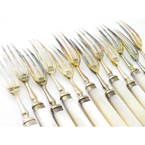 560 - A cased set of twelve silver fruit knives and forks with mother of pearl handles, hallmarked Sheffie... 