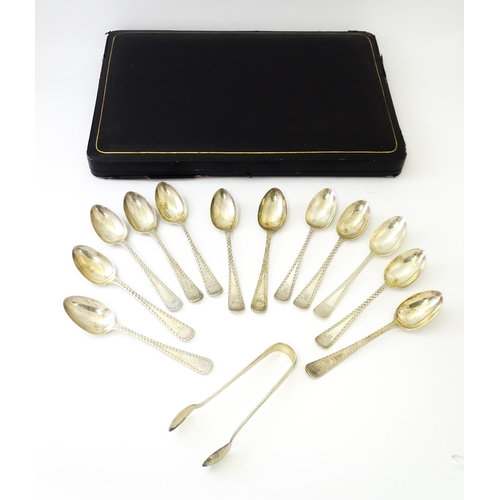 562 - A matched set of twelve silver teaspoons with sugar tongs en suite, hallmarked Sheffield 1905 / 1906... 