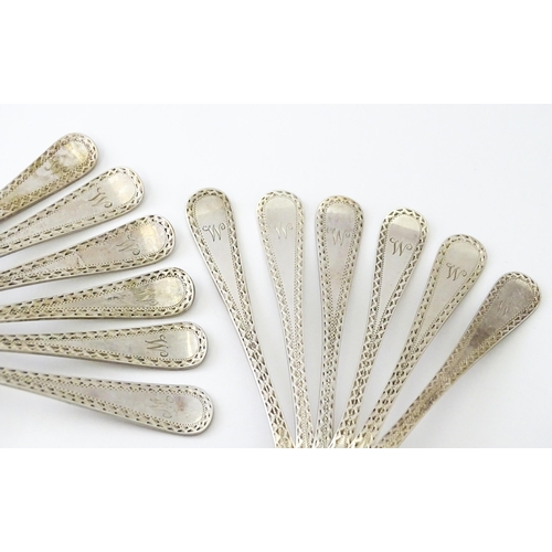 562 - A matched set of twelve silver teaspoons with sugar tongs en suite, hallmarked Sheffield 1905 / 1906... 