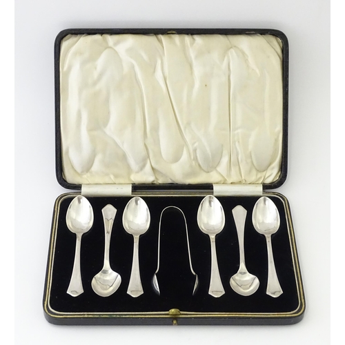 564 - A cased set of six silver teaspoons with sugar tongs en suite, hallmarked Birmingham 1929, maker Bar... 