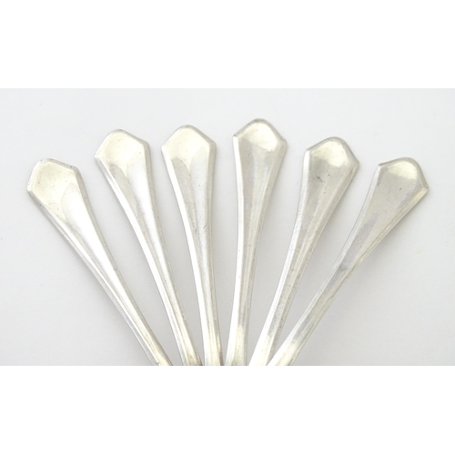 564 - A cased set of six silver teaspoons with sugar tongs en suite, hallmarked Birmingham 1929, maker Bar... 