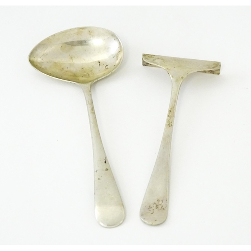 573 - A cased silver childs pusher and spoon hallmarked Sheffield 1959, maker Viner's Ltd. Case approx. 6 ... 