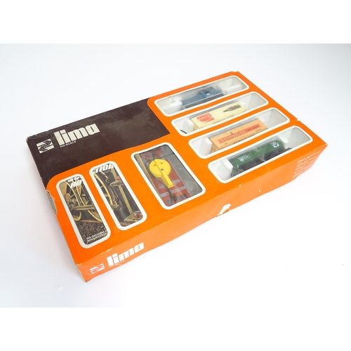 846 - Toys - Model Train / Railway Interest : A boxed Lima HO scale / gauge train set, no. 8614A, to inclu... 