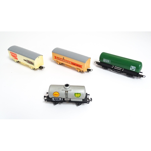 846 - Toys - Model Train / Railway Interest : A boxed Lima HO scale / gauge train set, no. 8614A, to inclu... 