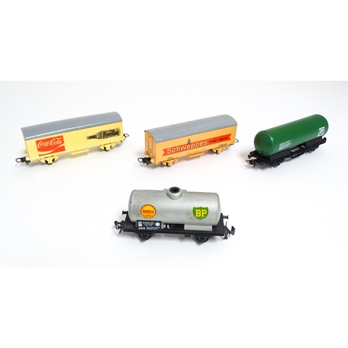 846 - Toys - Model Train / Railway Interest : A boxed Lima HO scale / gauge train set, no. 8614A, to inclu... 