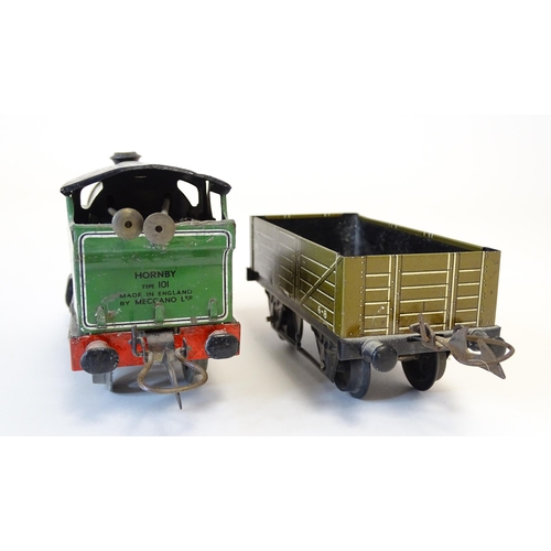 852 - Toys - Model Train / Railway Interest : A Hornby O gauge Type 101 0-4-0 clockwork tank locomotive LN... 