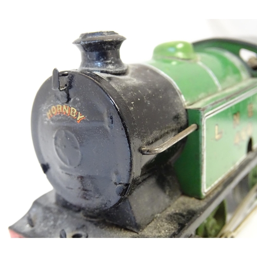 852 - Toys - Model Train / Railway Interest : A Hornby O gauge Type 101 0-4-0 clockwork tank locomotive LN... 