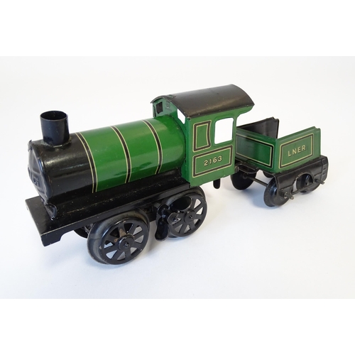 855 - Toys - Railway / Train Interest : A Bing tinplate clockwork train set comprising a locomotive, two t... 