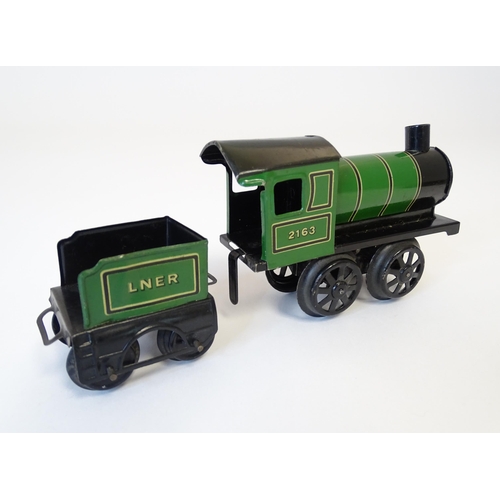 855 - Toys - Railway / Train Interest : A Bing tinplate clockwork train set comprising a locomotive, two t... 