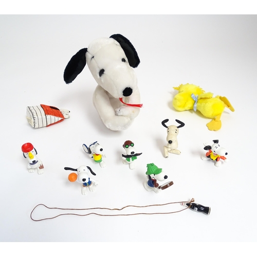 861 - Toys: A quantity of Snoopy United Feature Syndicate Inc items to include plush Snoopy and Woodstock ... 