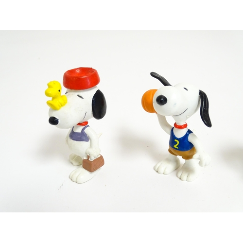 861 - Toys: A quantity of Snoopy United Feature Syndicate Inc items to include plush Snoopy and Woodstock ... 