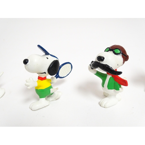 861 - Toys: A quantity of Snoopy United Feature Syndicate Inc items to include plush Snoopy and Woodstock ... 