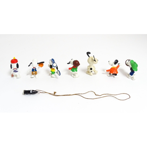 861 - Toys: A quantity of Snoopy United Feature Syndicate Inc items to include plush Snoopy and Woodstock ... 