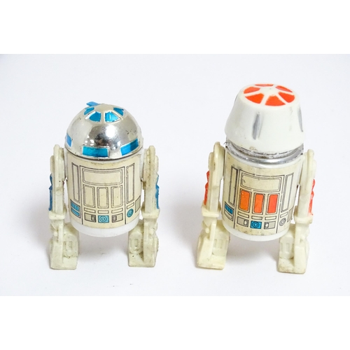 867 - Collector's Toys : Two GMFGI Star Wars action figures / models comprising Artoo-Deetoo / R2-D2 1977 ... 