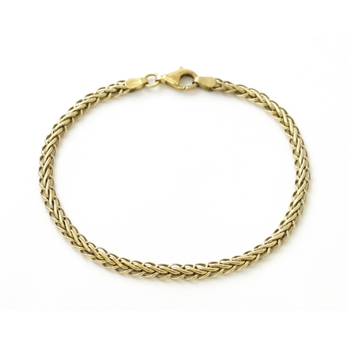 674 - A 9ct gold bracelet. Approx.7 1/2